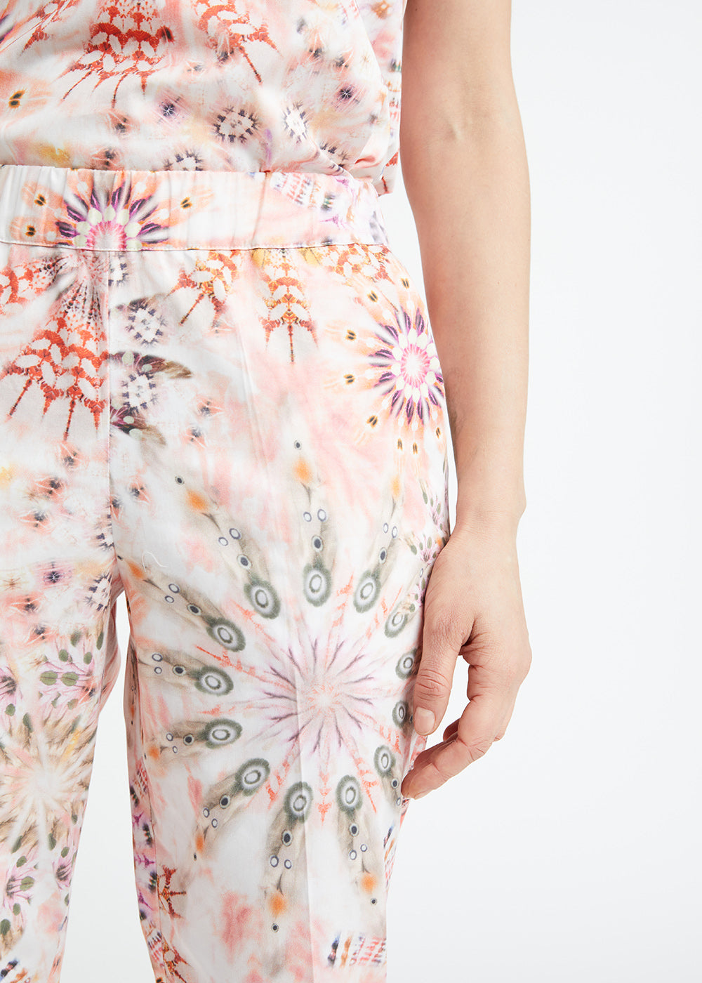 Pantalon carotte en coton imprimé psychédélique