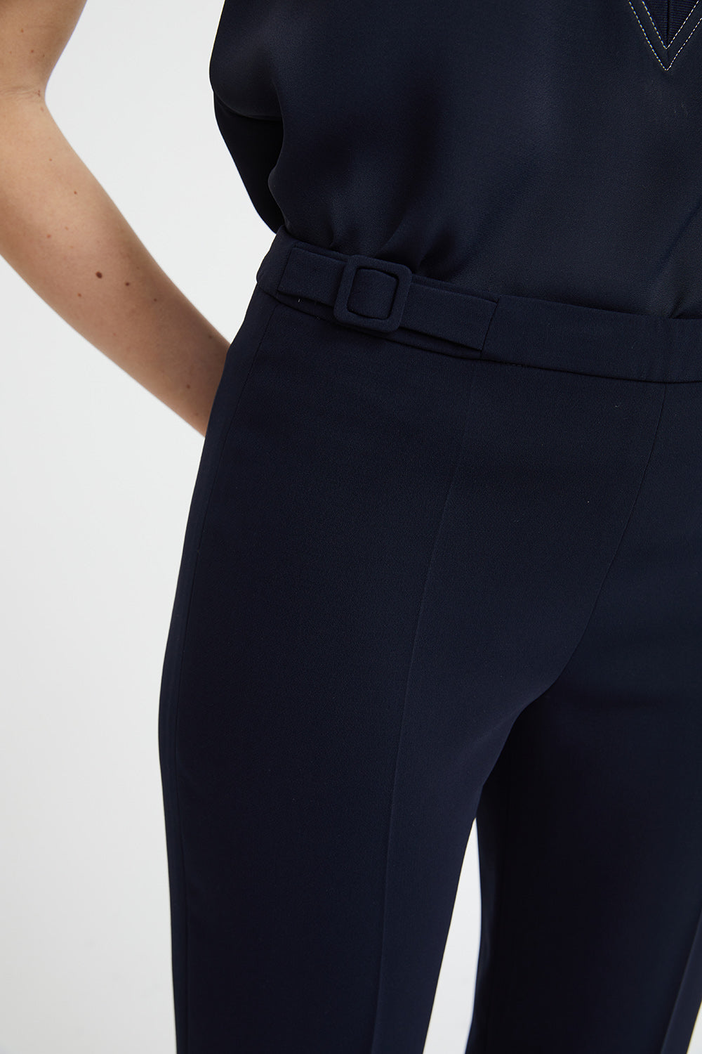Pantalon marine à plis marqués
