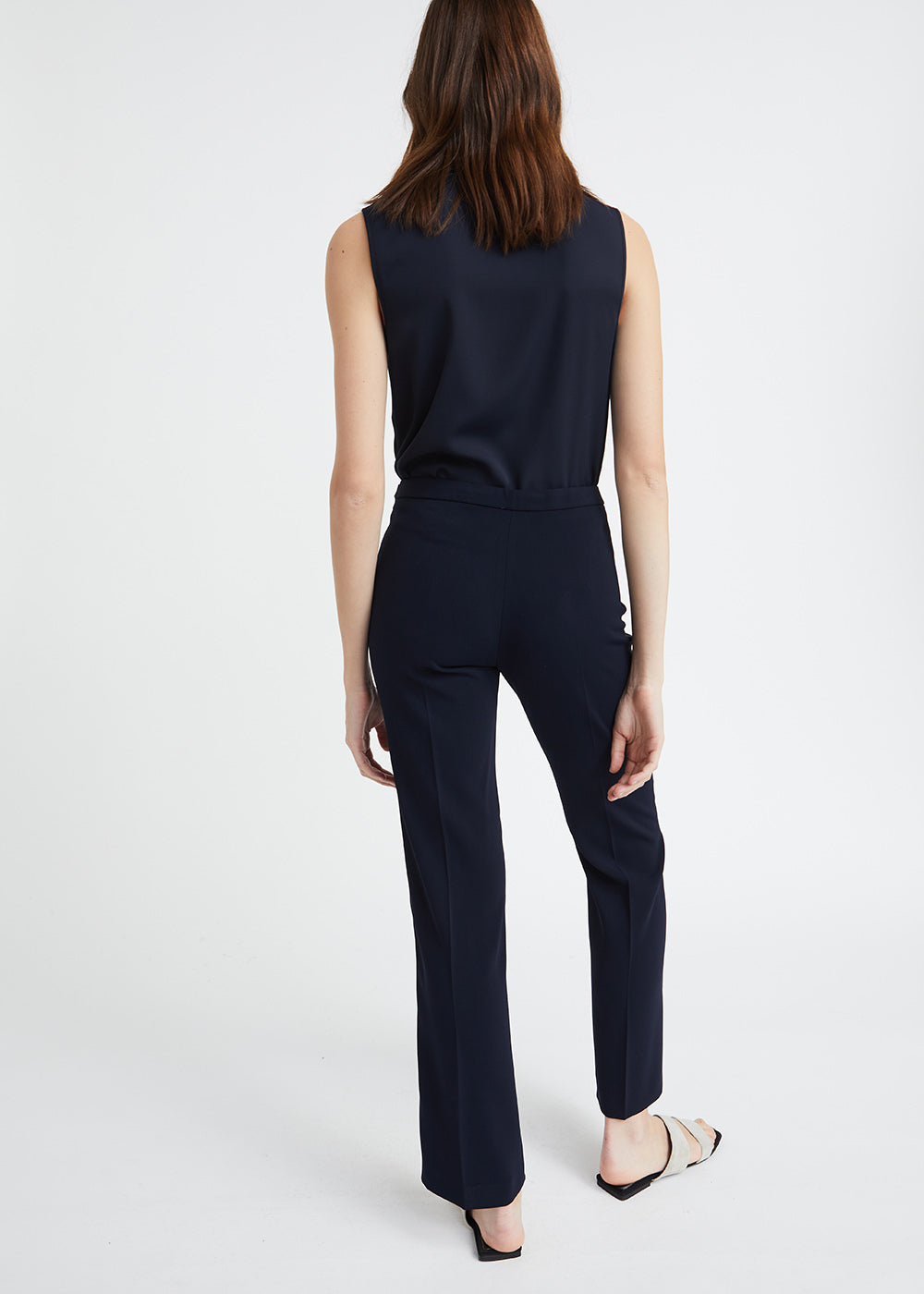 Pantalon marine à plis marqués