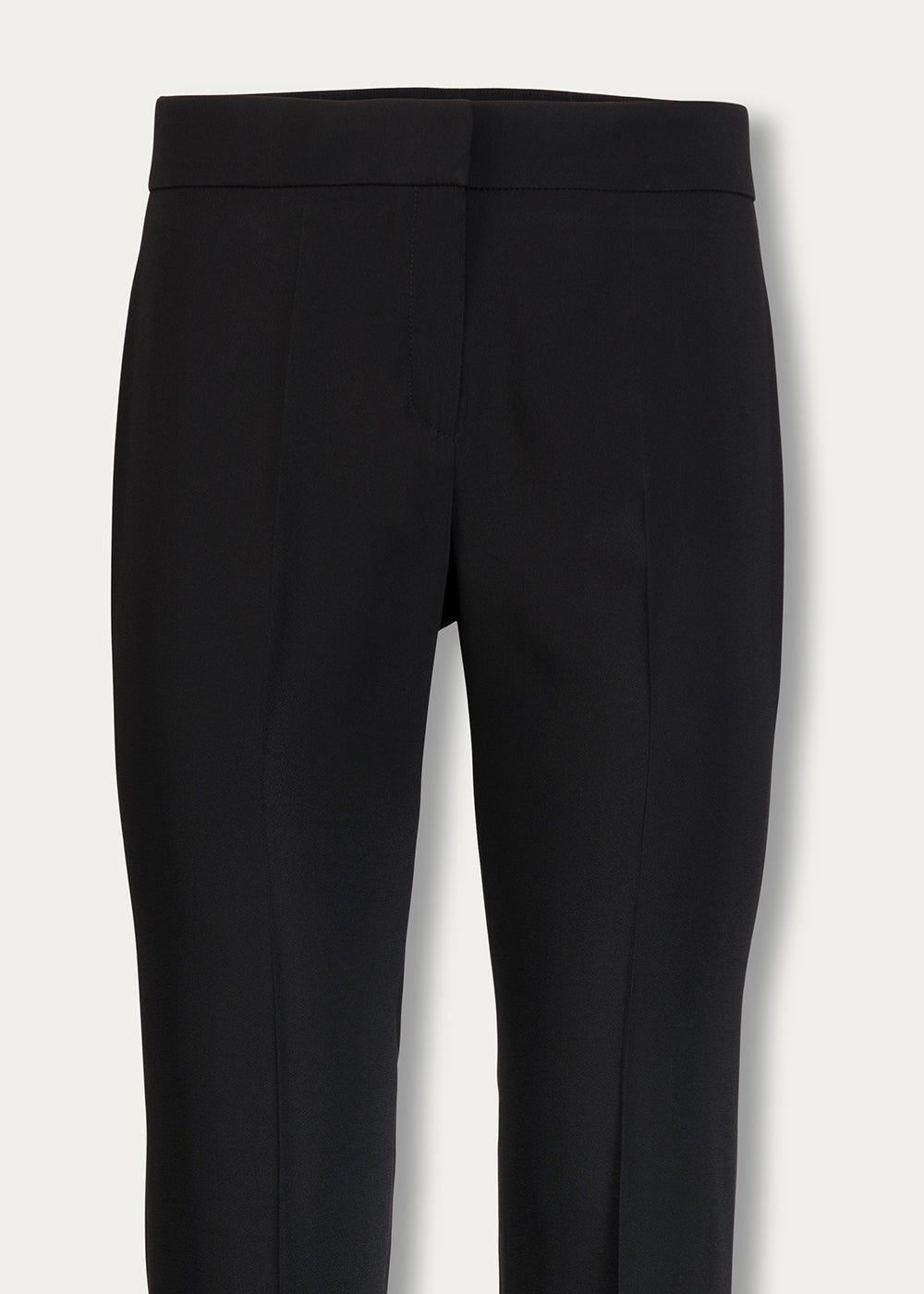 Pantalon noir à plis marqués