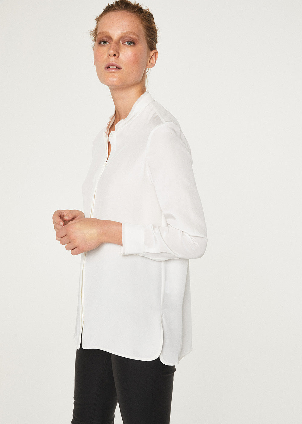 Tunique en soie blanche col mao effet satin