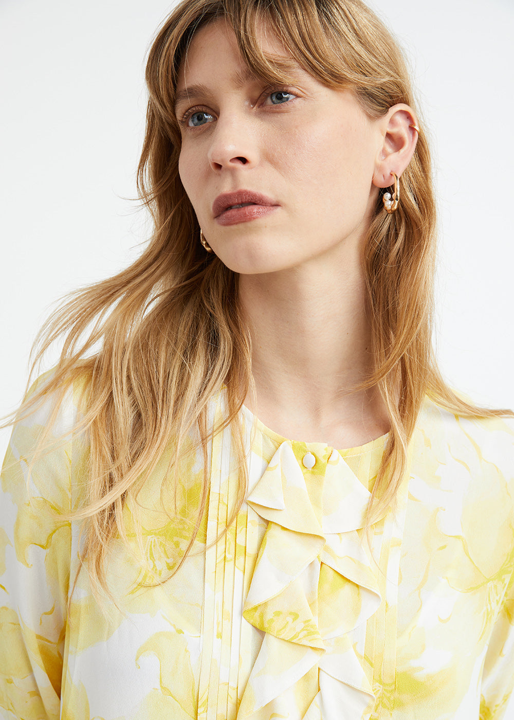 Robe jaune fleurie