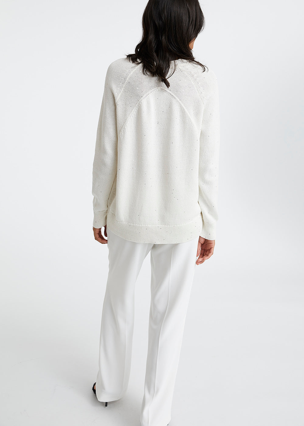 Pull ample blanc col v à sequins