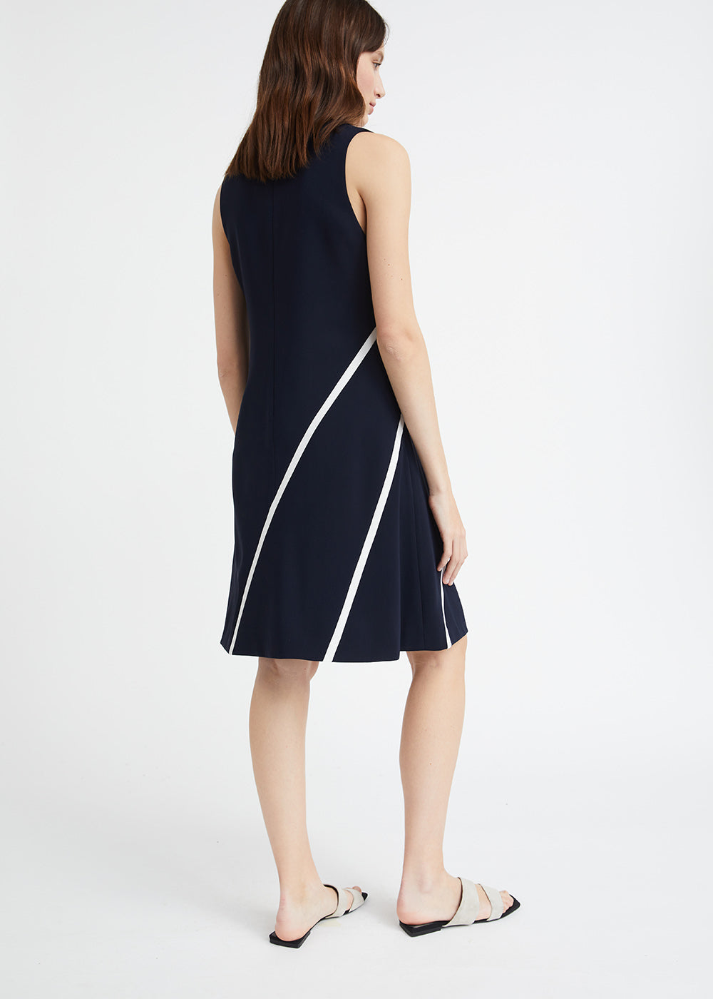 Robe à rayures diagonales