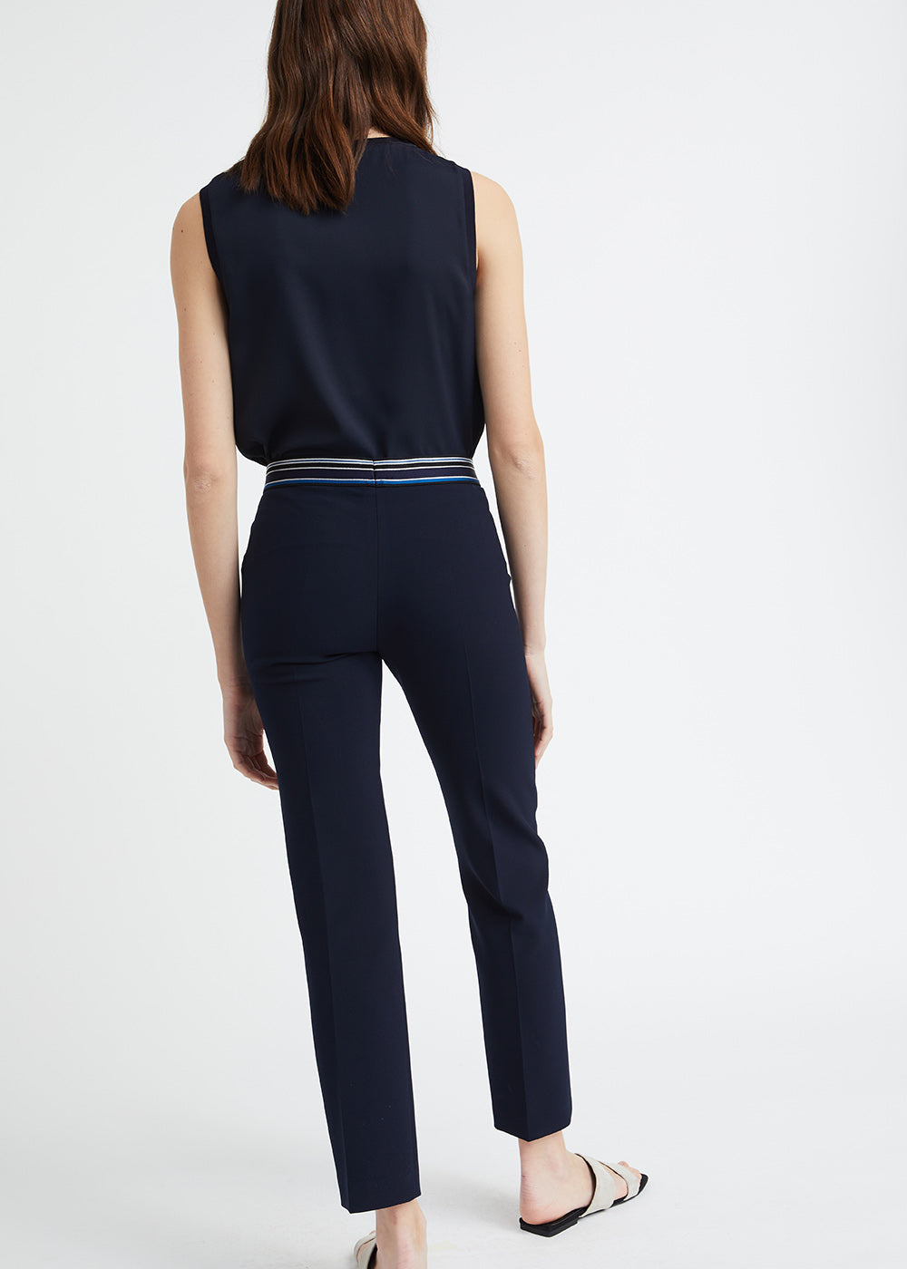 Pantalon marine droit à plis marqués