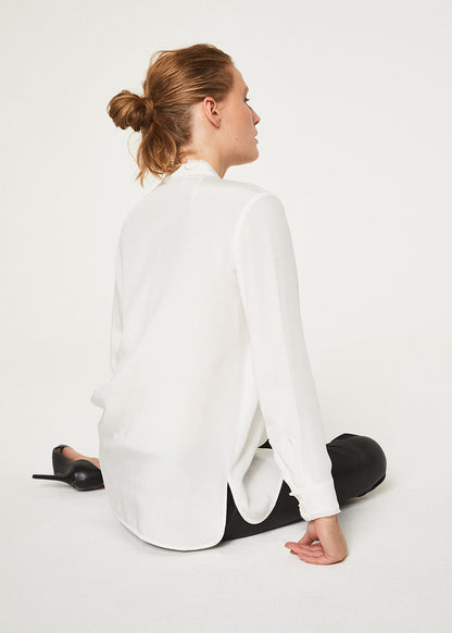 Tunique en soie blanche col mao effet satin