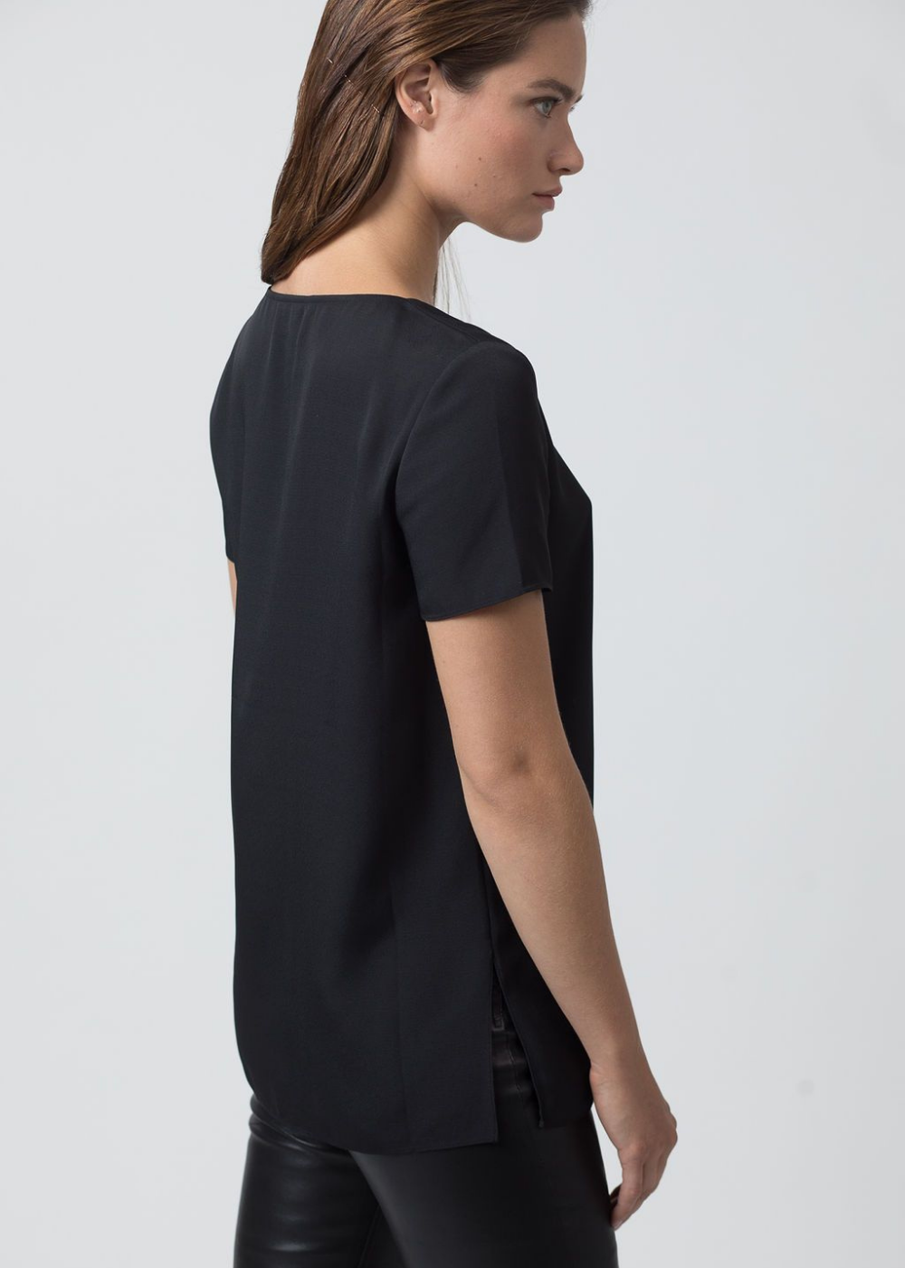 T-shirt noir en crêpe satin